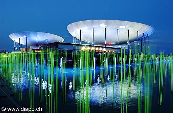 71 - Arteplage de Neuchtel de nuit