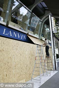 858 - Genve se barricade