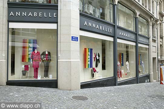 877 - Rue de Bourg - Une barricade de fortune
