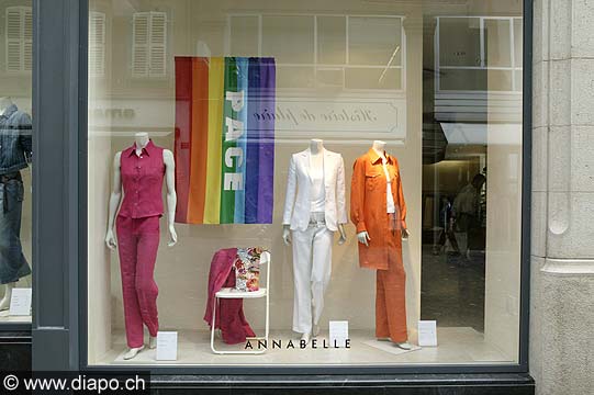 878 - Rue de Bourg - Une barricade de fortune...