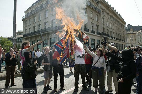 1008 - Le 3 juin, manifestation non autorise, environ une centaine de personnes ont dambul dans les rues de Lausanne