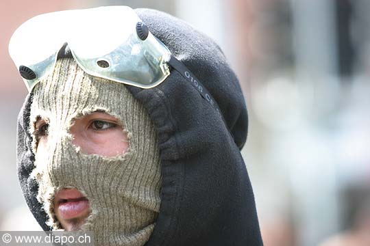 1028 - Lausanne le 3 juin -manifestation non autorise, environ une centaine de personnes ont dambul dans les rues