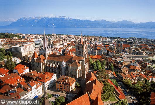 10999 - Photo: Ville et Cathdrale de Lausanne