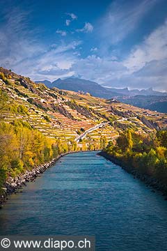 12005 - Photo: Suisse, Valais, vignoble de Sion avec le Rhne, switzerland, swiss wines - wein, schweiz 