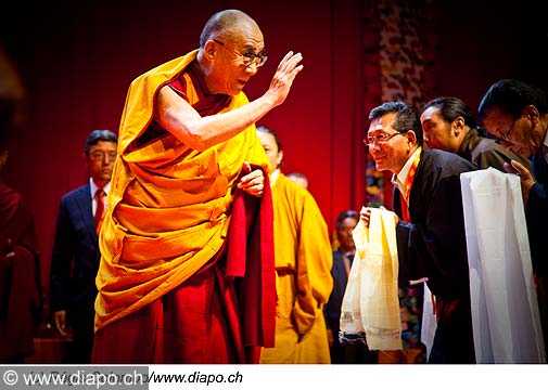 12717 - Photo: Tenzin Gyatso, le dala-lama, le plus haut chef spirituel du Tibet  Lausanne en Suisse
