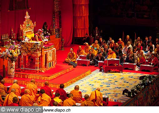 12722 - Photo: Tenzin Gyatso, le dala-lama, le plus haut chef spirituel du Tibet  Lausanne en Suisse