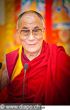 12756 - Photo: Tenzin Gyatso, le dala-lama, le plus haut chef spirituel du Tibet  Lausanne en Suisse
