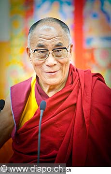 12757 - Photo: Tenzin Gyatso, le dala-lama, le plus haut chef spirituel du Tibet  Lausanne en Suisse