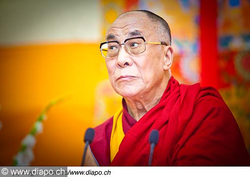 12761 - Photo: Tenzin Gyatso, le dala-lama, le plus haut chef spirituel du Tibet  Lausanne en Suisse