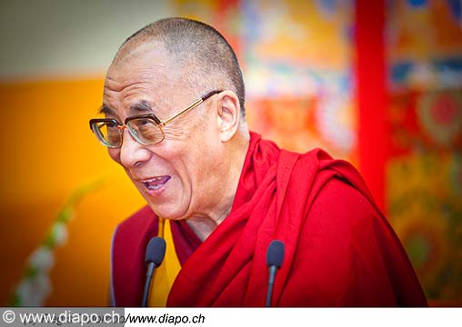 12765 - Photo: Tenzin Gyatso, le dala-lama, le plus haut chef spirituel du Tibet  Lausanne en Suisse