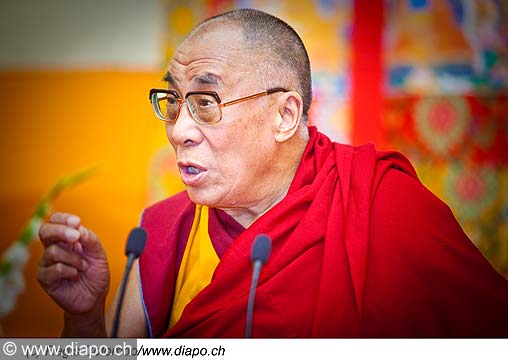 12768 - Photo: Tenzin Gyatso, le dala-lama, le plus haut chef spirituel du Tibet  Lausanne en Suisse