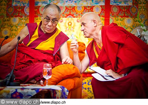 12773 - Photo: Matthieu Ricard avec Tenzin Gyatso, le dala-lama, le plus haut chef spirituel du Tibet  Lausanne en Suisse