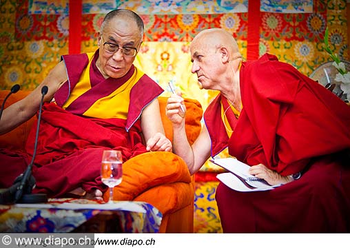 12773 - Photo: Matthieu Ricard avec Tenzin Gyatso, le dala-lama, le plus haut chef spirituel du Tibet  Lausanne en Suisse