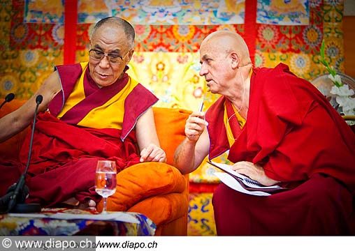 12774 - Photo: Matthieu Ricard avec Tenzin Gyatso, le dala-lama, le plus haut chef spirituel du Tibet  Lausanne en Suisse