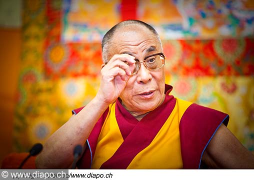 12776 - Photo: Tenzin Gyatso, le dala-lama, le plus haut chef spirituel du Tibet  Lausanne en Suisse