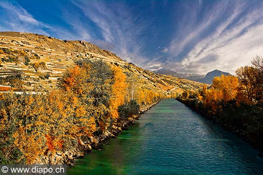 12788 - Photo: Suisse, Valais, vignoble de Sion avec le Rhne, switzerland, swiss wines - wein, schweiz