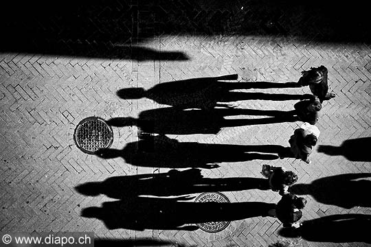 12805 - Photo: ombres dans les rues de Barcelone - Espagne