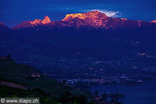 13186 - photo: Suisse - lac Lman, les Rochers de Naye et la Dent de Jaman
