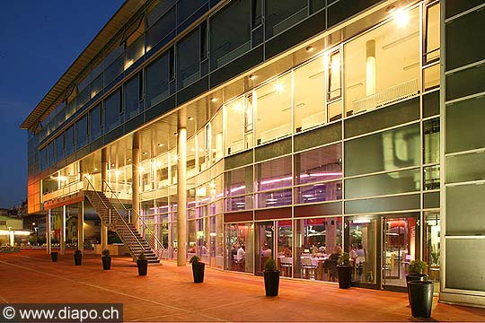 2660 - Lausanne , place du Flon