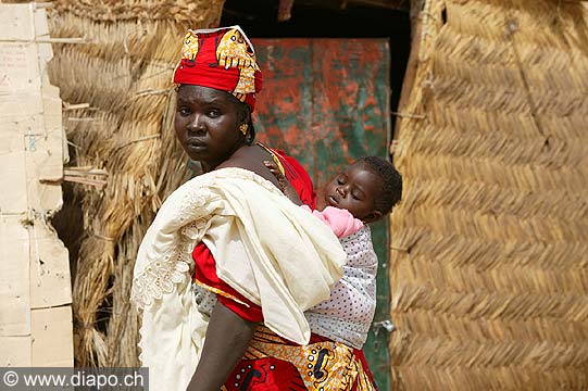 4074 - Niger, potrait femme et enfant