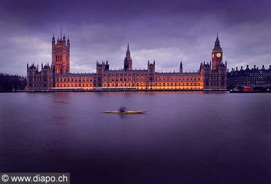 5042 - Photo : Londres, Angleterre, Le Big Ben et le Parlement