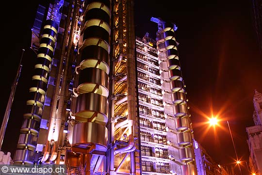 5043 - Photo : Londres, Angleterre - Building Designed by Richard Rogers