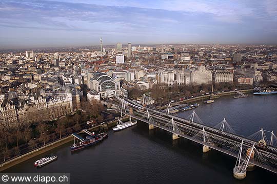 5048 - Photo : Londres, Angleterre - Gare de Charing Cross