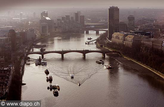 5049 - Photo : Londres, Angleterre - River Thames entre Wesmister et Lambeth