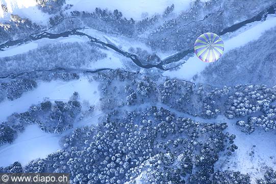 5195 - Suisse - Vol de montgolfire vers Chteau d'Oex