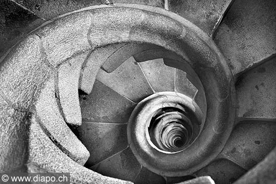 5266 - Espagne, Barcelona, dtail d'escalier de la Sagrada Familia