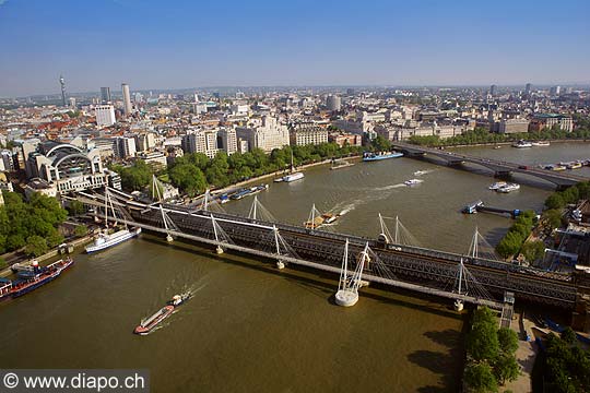 7533 - Photo : Angleterre - Londres, Gare de Charing Cross et la Tamise