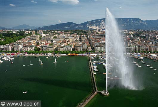 8072 - Photo : Suisse - Ville de Genve - jet d'eau et Salve - lac Lman - Geneva