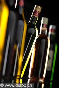8595 - Bouteilles de vins en studio