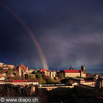 8605 - Photo: Suisse, Lausanne et la Cathdrale et le Chteau sous un arc-en-ciel