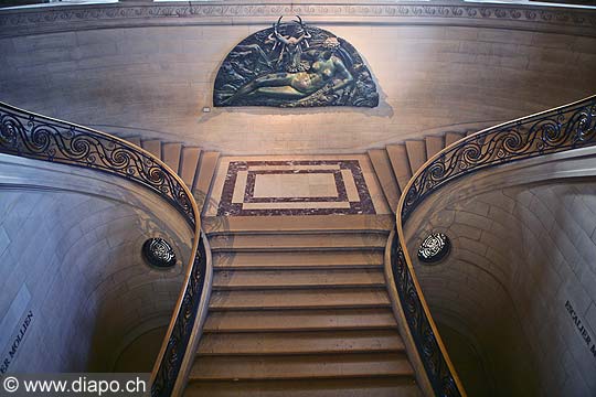 9178 - Photo : France, Paris, escalier muse du Louvre
