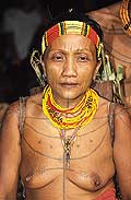 9469 - Photo : Hommes-fleurs, Mentawais, le de Siberut, Indonsie